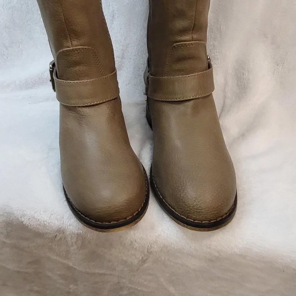 * Comfortable Beige Knee High Flat Riding Boots